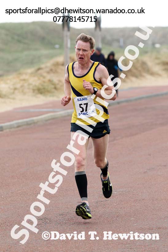 Sand Dancer Race, South Shields. Photo: David T. Hewitson/Sports for All Pics